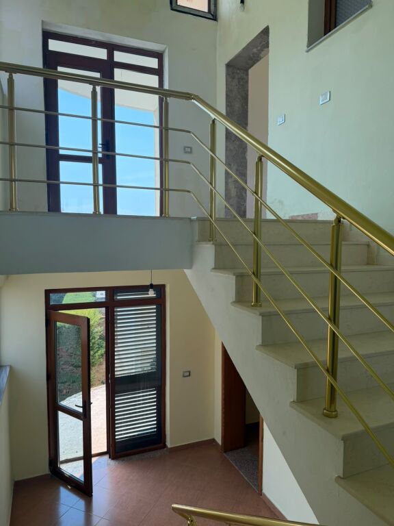 Shitje | Vilë 6 + 1 | Durrës | 380000 € i Diskutueshem