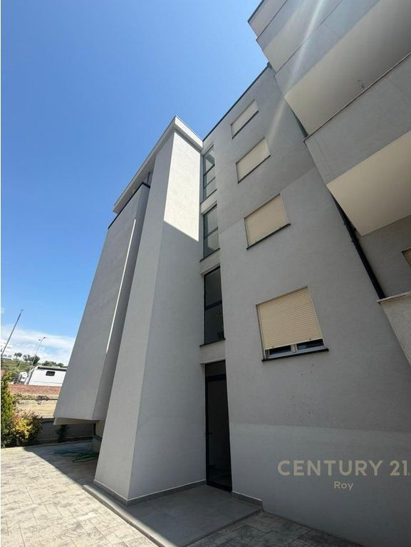 EKSKLUZIVE ! SHITET APARTAMENT 1+1 TEK SHKEMBI I KAVAJES !
