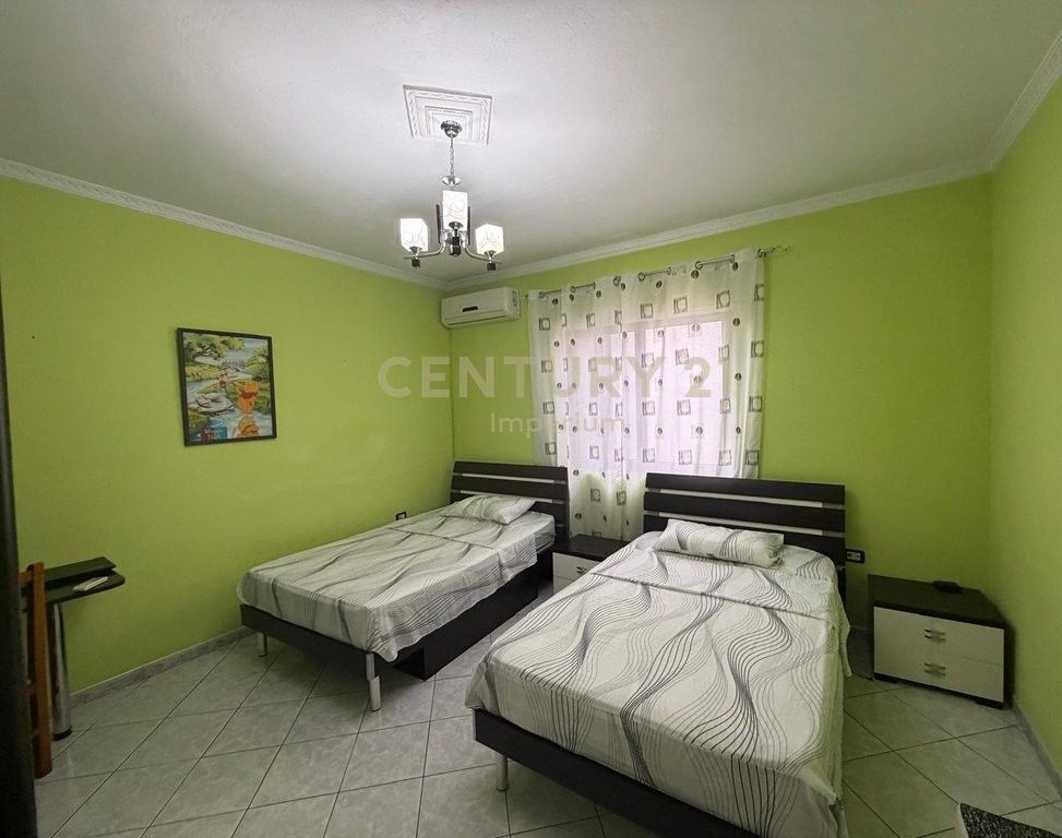 🏠 Jepet me qira apartament 2+1– Kati i dyte i nje vile ne Kombinat.