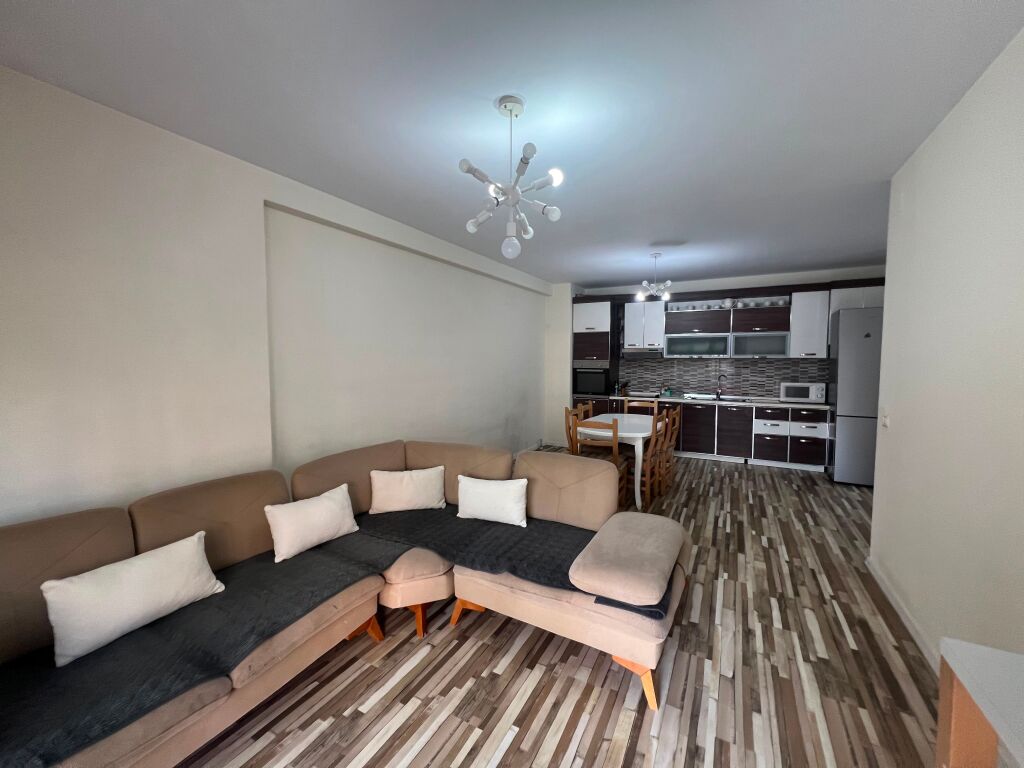 Apartament 2+1+2 per shitje te Komuna e Parisit