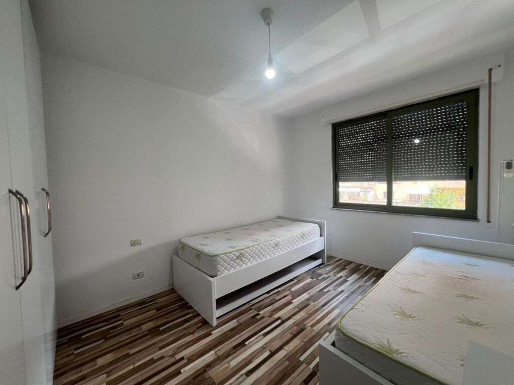 Apartament 2+1+2 per shitje te Komuna e Parisit