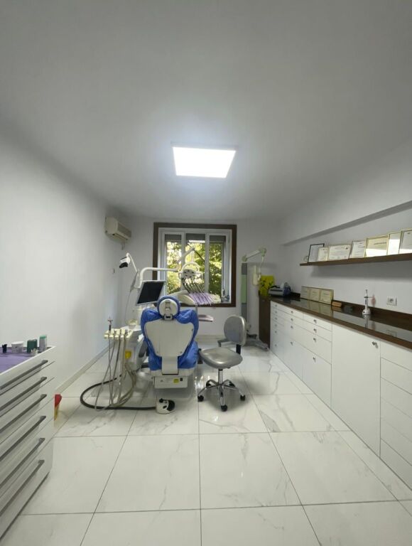 Shitet biznes,Klinikë Dentare, Rr Durrsit