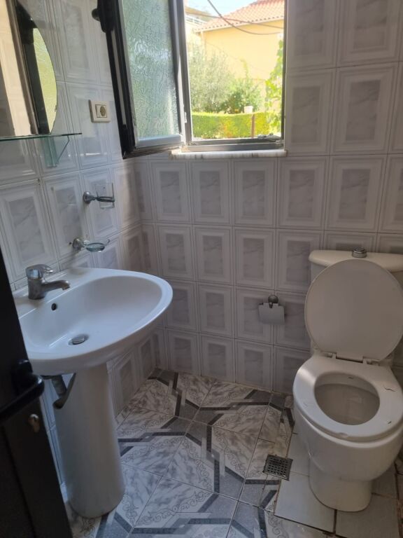 Affittasi casa privata + cortile + parcheggio a Ali Dem F  ID 5518