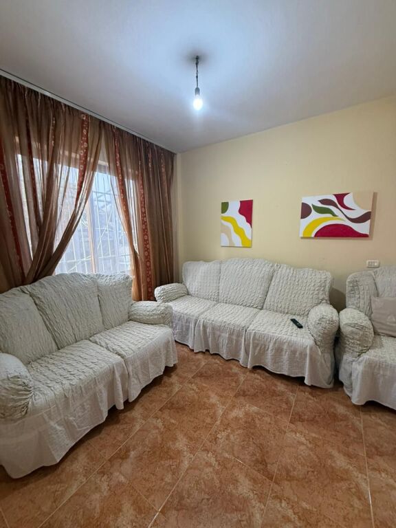 Affitto | Shtëpi private 2 + 1 | Spitali Amerikan 2 | 500 €/mese