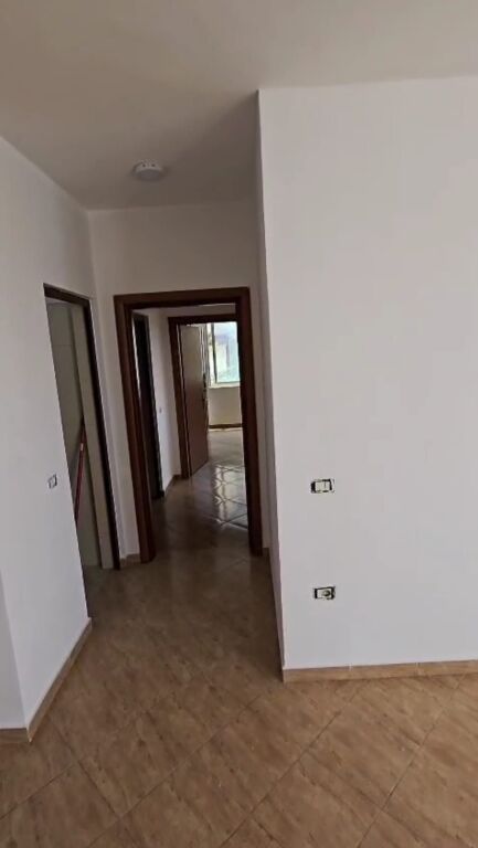 Appartamento 2+1 in affitto vicino all'Ospedale Universitario Shefqet Ndroqi, Villa Tedesca  ID 5511