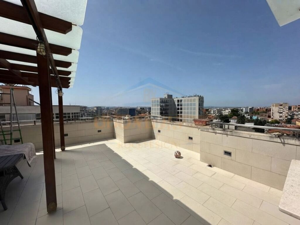 Rent, Apartment 3+1+2+ Veranda, 4 Deshmoret Street, Tirana.