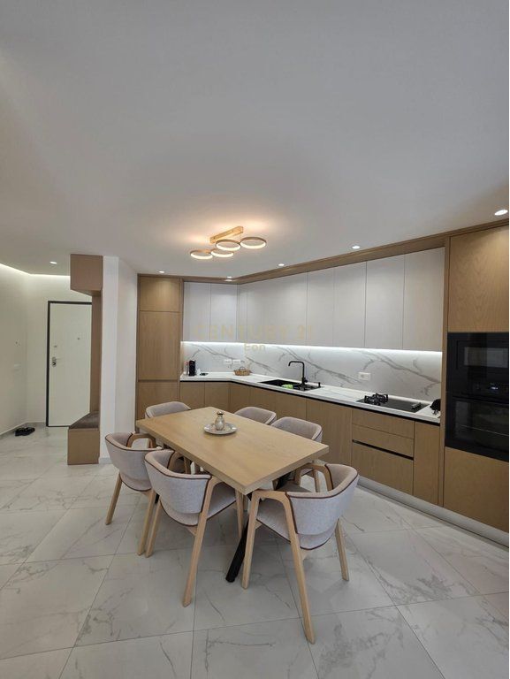 Apartament 2+1+2 dhe 3 Ballkone për Shitje në Shkëmbin e Kavajës, Durrës !