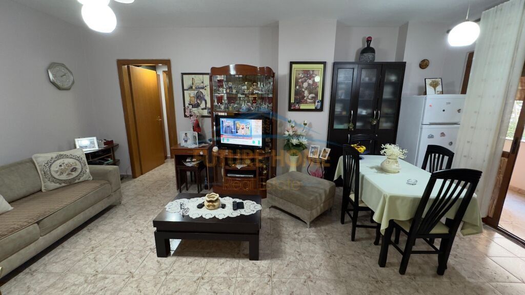 Shitet, Apartament 1+1, Rruga e Bogdaneve, Tirane