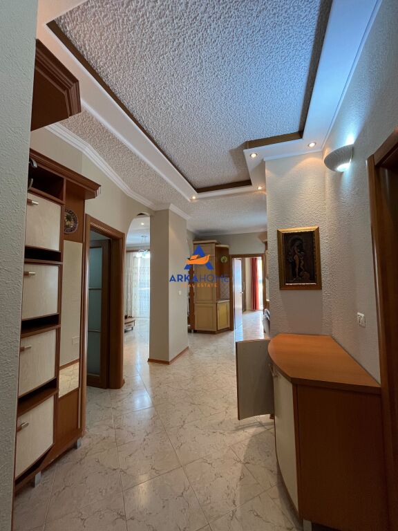 LOCALE IN AFFITTO 92 M2 "VIA DEI KOSOVARI" 85000 LEKE