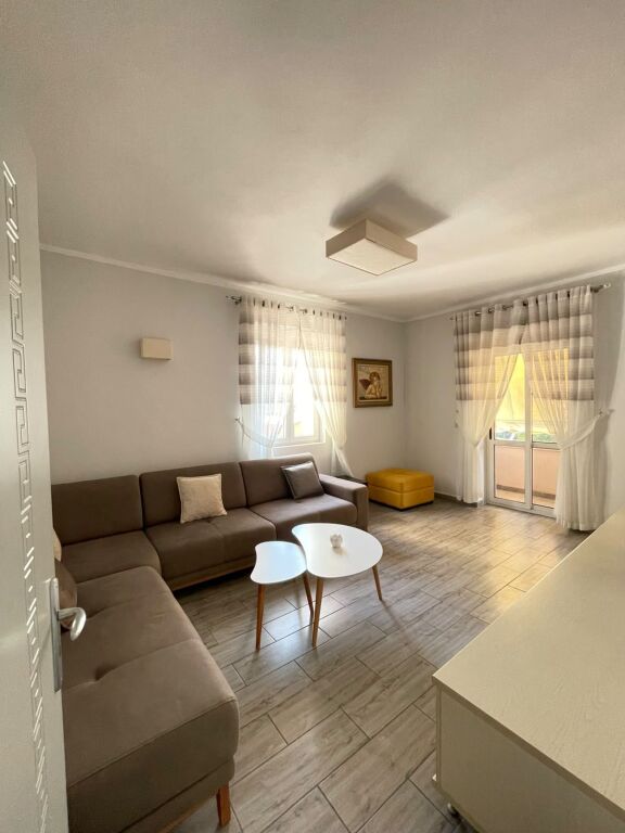 🏡 APARTAMENT 1+1 ME QIRA – BULEVARDI KRYESOR, DURRËS!
