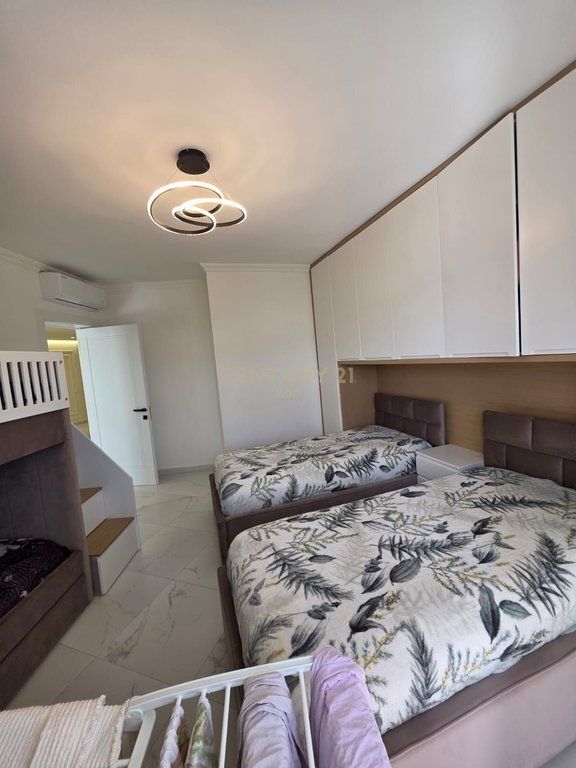 Apartament 2+1+2 dhe 3 Ballkone për Shitje në Shkëmbin e Kavajës, Durrës !