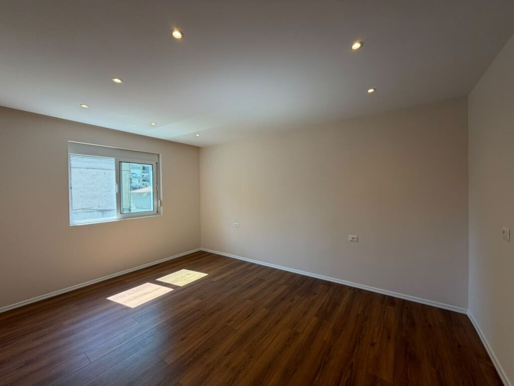 Shitet Apartament 2+1