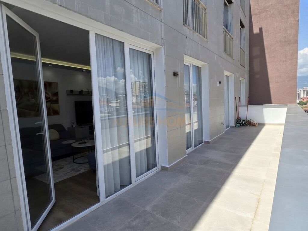 Qira, Apartament 2+1, Rruga e Barrikadave, Tiranë