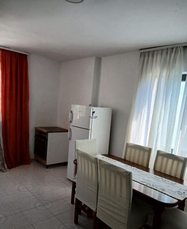 APARTAMENT ME QERA 1+1 VASIL SHANTO 50.000 LEKE FH-92173