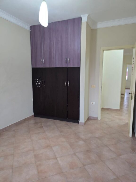Shitet apartment 2+1+2 . Misto Mame