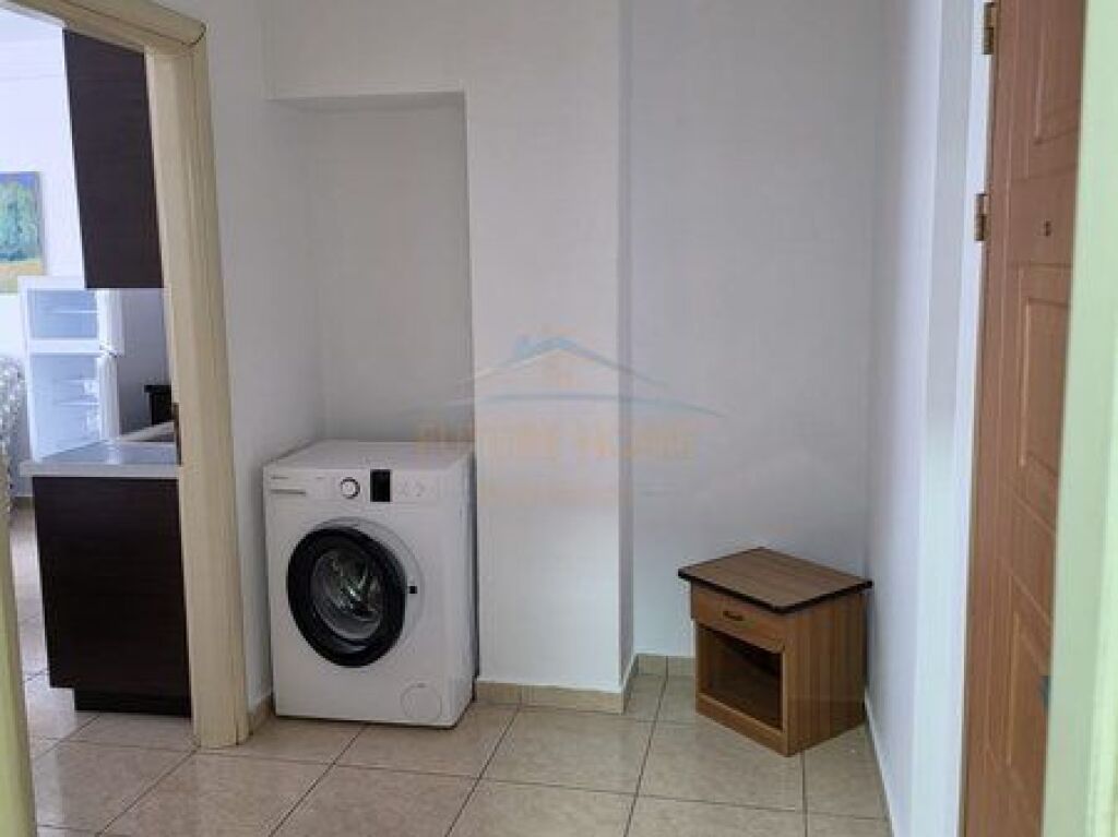 Shitet,Apartament 1+1,Unaza e Re,Tirane.