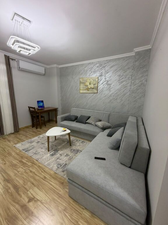Apartament 2+1 me qira në Qendër të Tiranës