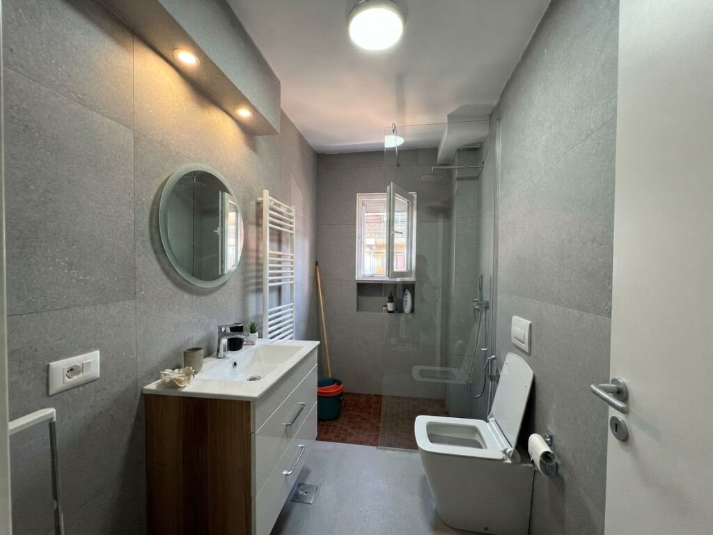 Shitet, Apartament 1+1, Selvia, Tiranë.