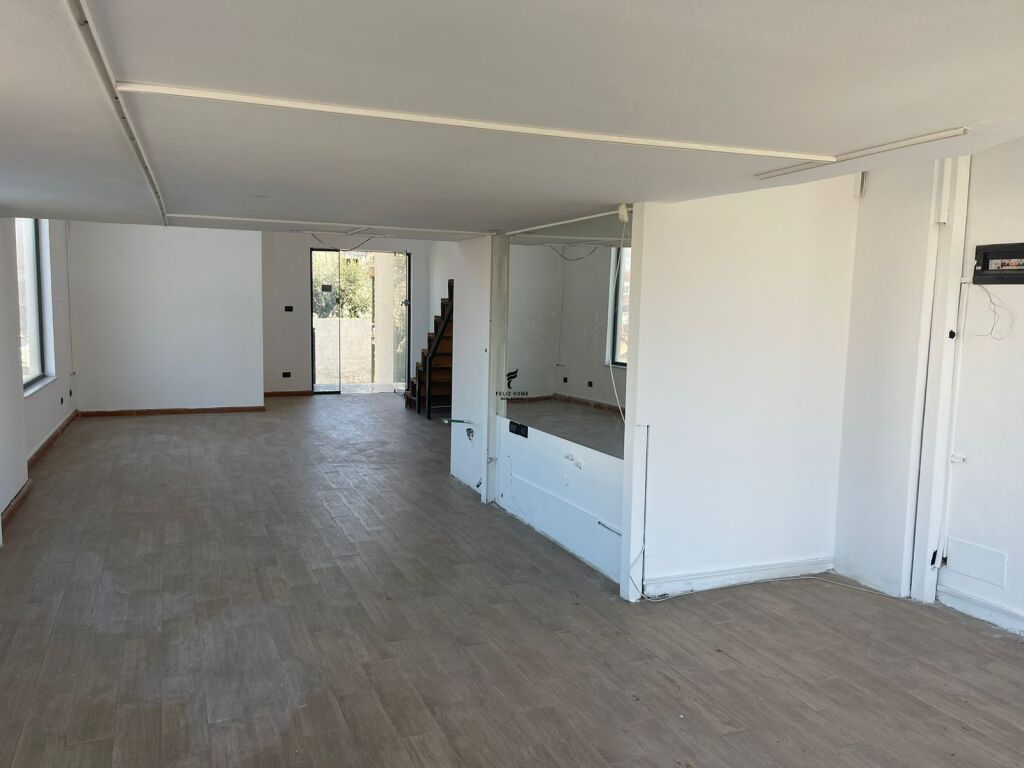 SHITET DYQAN 80 M2 QYTET STUDENTI 250.000 EURO FH-92133