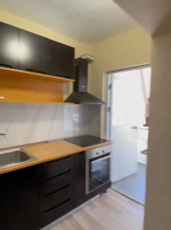 Apartament 2+1 me qira tek Rruga e Durresit!