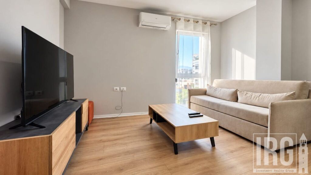 Shitet apartament 1+1 tek Rezidenca Magnet , Rruga e Kavajes , 21 Dhjetori , ish Parku i Autobusave , ish Fusha e Aviacionit .  Apartamenti disponon hipotekë dhe është një mundësi interesante edhe për investim, pasi ka qenë i dhënë me qira për 50,000 lekë/muaj dhe sapo është liruar.  • Sipërfaqe individuale: 44.2 m² * Sipërfaqe e përbashkët: 5 m² * Sipërfaqe e përgjithshme: 49.2 m² * Kati 7 * I mobiluar * Me hipotekë * Potencial i mirë investimi – qira e mëparshme 500,000 lekë/muaj 📍 Rezidenca Magnet  Cmimi eshte 14,200,000 ALL .  Per me shume informacion na kontaktoni !    indrit