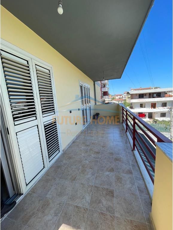 Shitet apartament 3+1 me 2 tualete , Komuna e Parisit