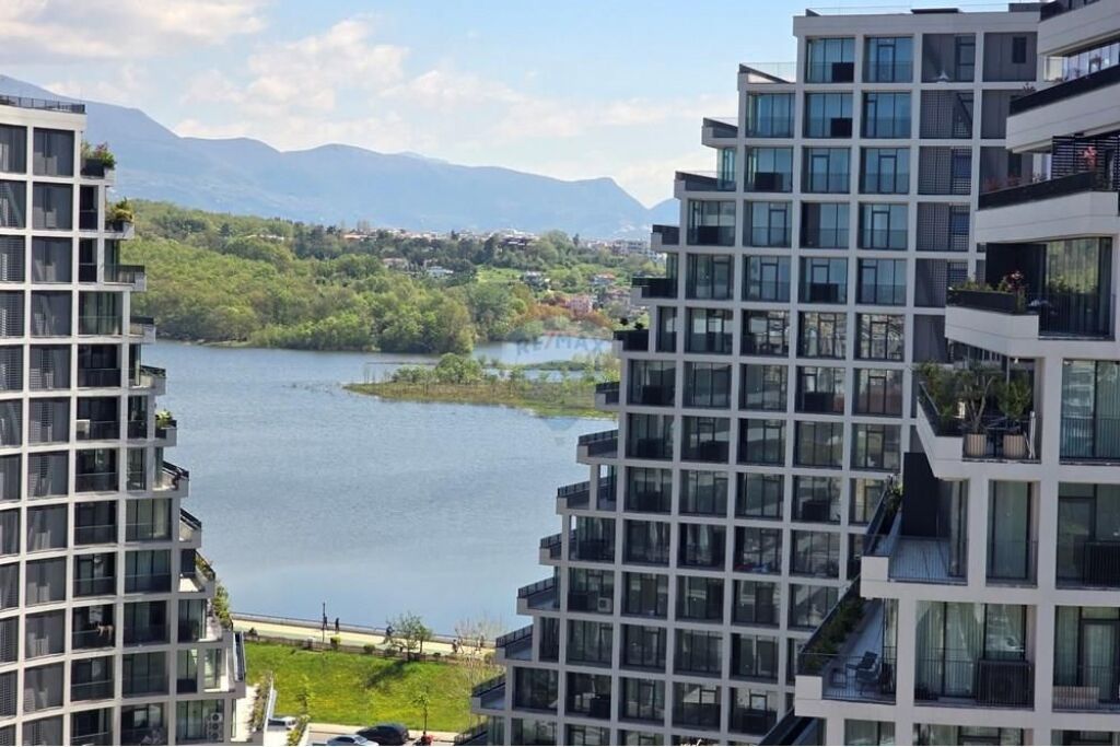 Apartament - Për Qira/Qiradhënie - Pamje Liqeni, Tiranë