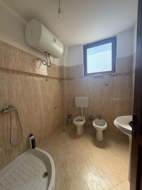 Shitje | Vilë 6 + 1 | Durrës | 380000 € i Diskutueshem