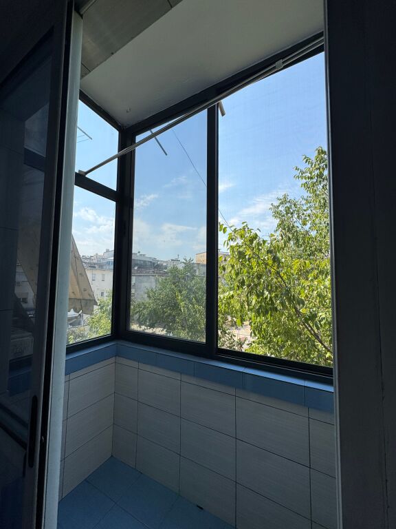 SHITET APARTAMENT 2\+1 – PËRBALLË SHKOLLËS “HARRY FULTZ”**