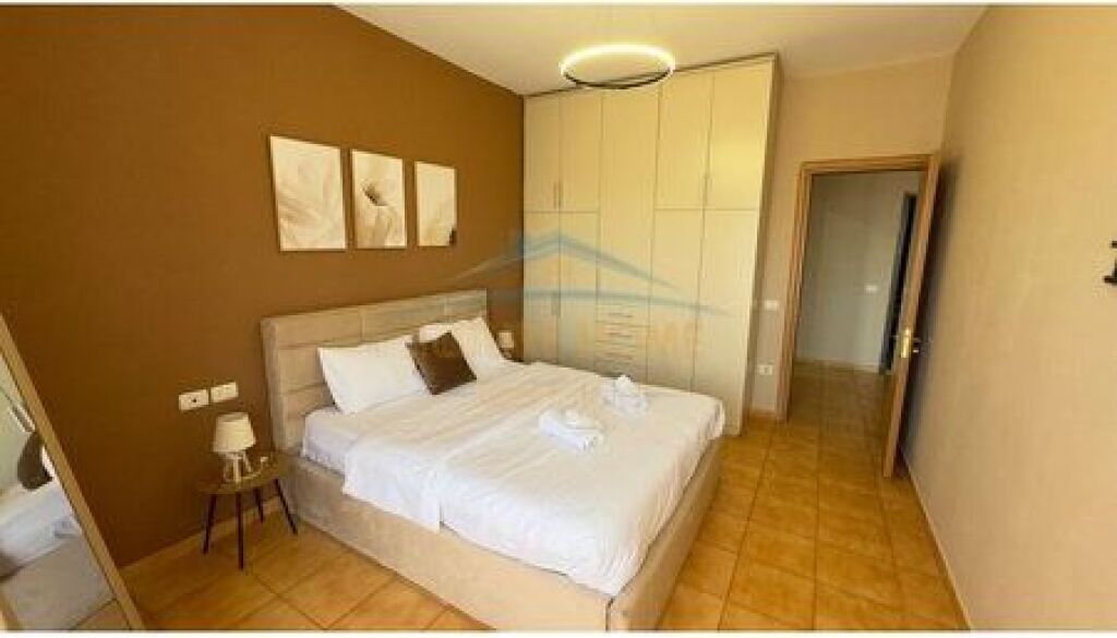 Shitet, Apartament 1+1, Rruga e Barrikadave, Tirane