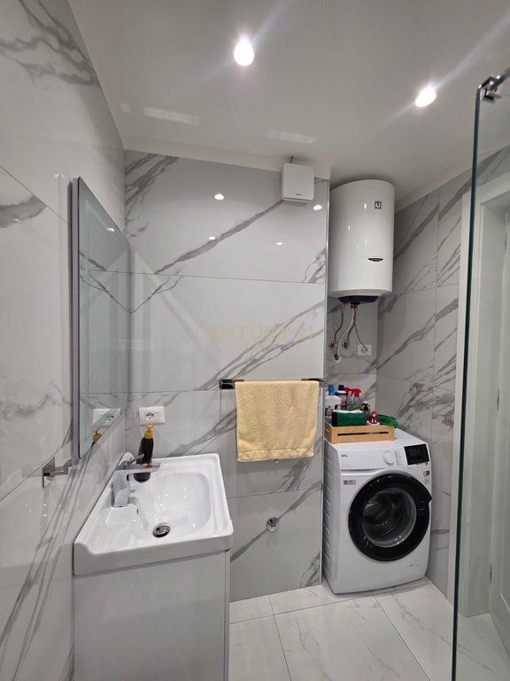 Apartament 2+1+2 dhe 3 Ballkone për Shitje në Shkëmbin e Kavajës, Durrës !