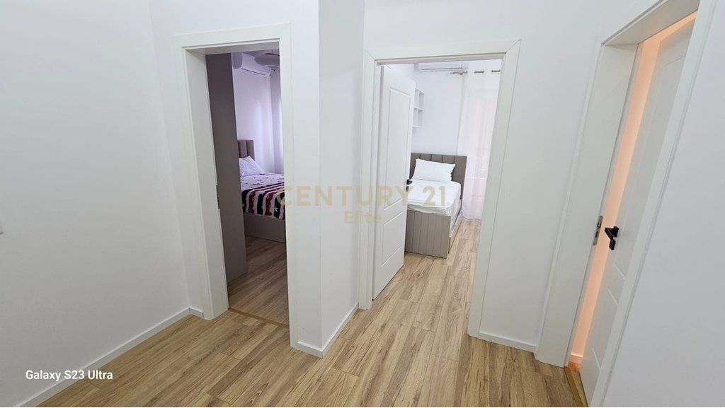 APARTAMENT 2+1 ME QIRA NE XHAMLLIK 650 € /Muaj 60,000 Lekë /Muaj