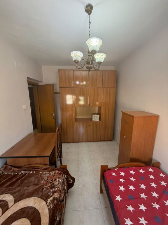 Via Fortuz  affittasi appartamento 3+1 arredato 55,000leke