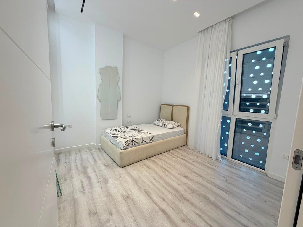 APPARTAMENTO 2+1 IN AFFITTO – COMPLESSO EMERALD, VIA 5 MAJI 1.000 € /Mese