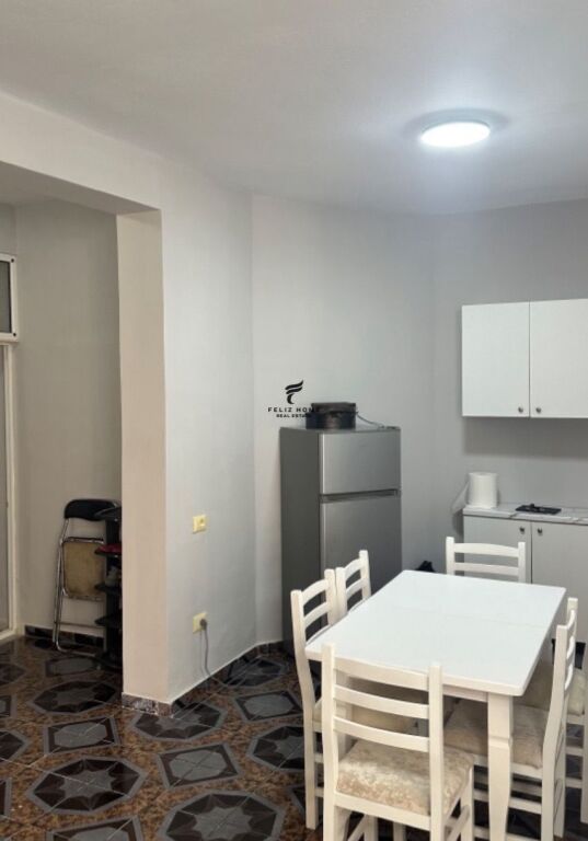 APARTAMENT ME QERA 2+1 ISH PARKU 60.000 LEKE FH-92154
