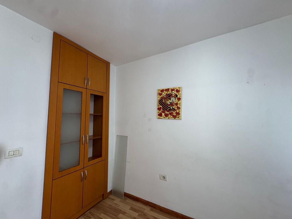 SHITET APARTAMENT 2\+1 – PËRBALLË SHKOLLËS “HARRY FULTZ”**