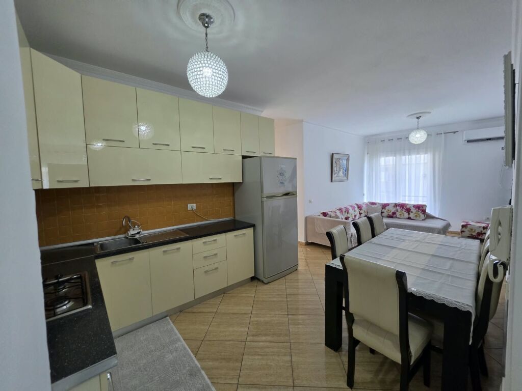 Jepet me qira apartament 2+1 ne Astir