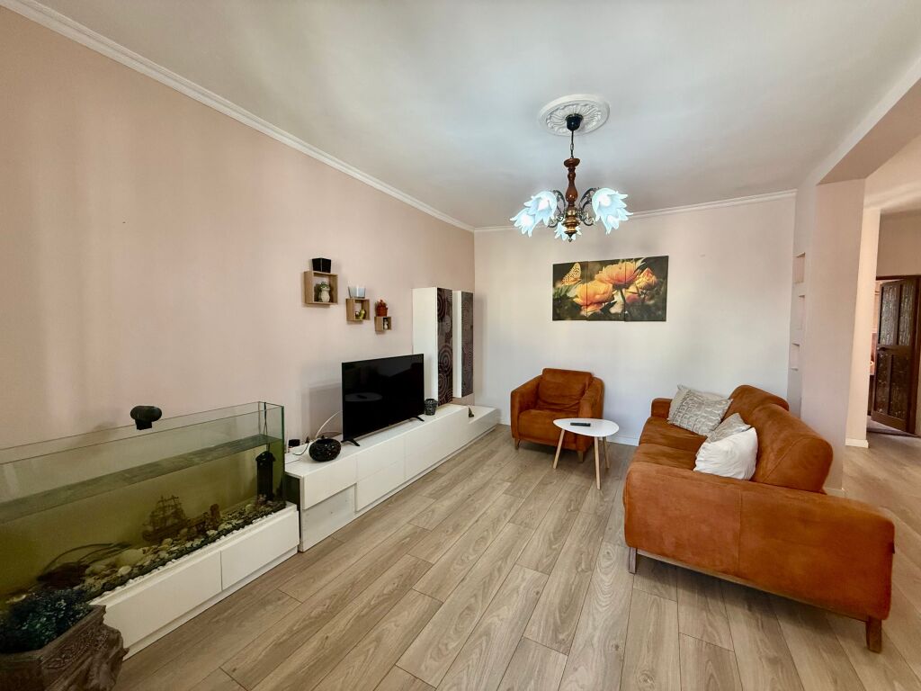 APARTAMENT 2+1 ME QIRA TE GARDA
