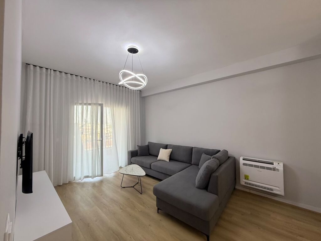 JEPET ME QIRA – KOMPLEKSI AURA  📍 Tiranë 🛏️ 2+1+2