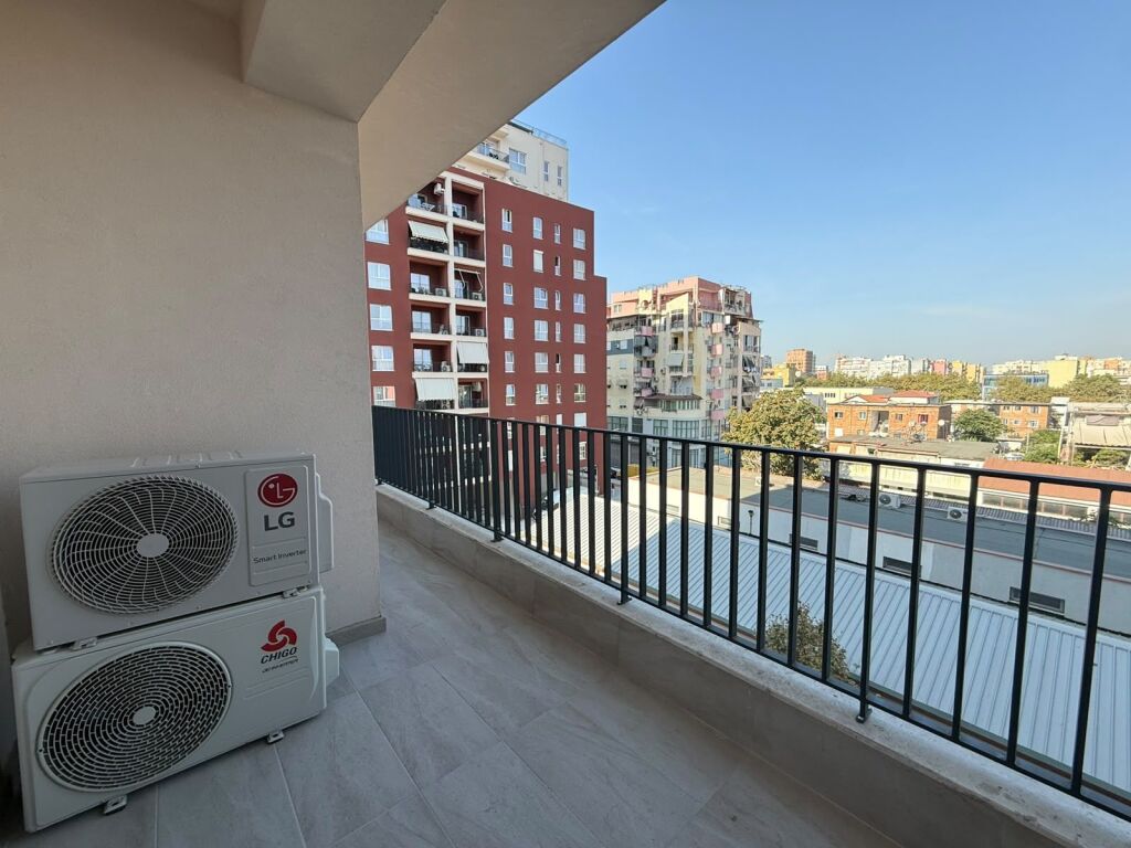 JEPET ME QIRA – KOMPLEKSI AURA  📍 Tiranë 🛏️ 2+1+2