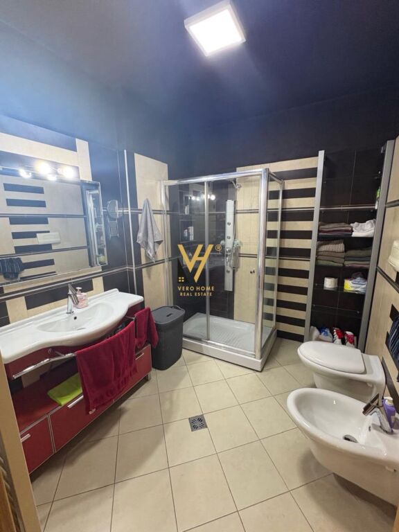 VENDESI APPARTAMENTO 3+1+2+BLK A KOMUNA E PARISIT 420.000 EURO