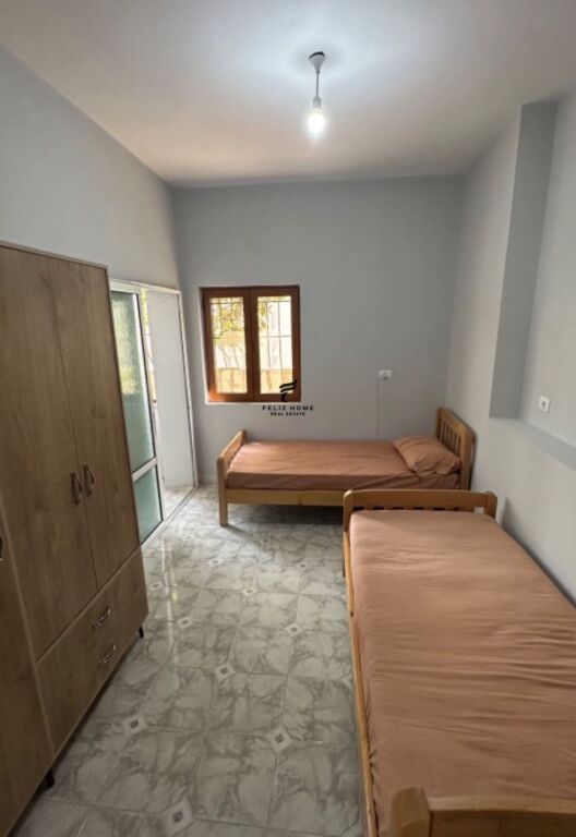 APARTAMENT ME QERA 2+1 ISH PARKU 60.000 LEKE FH-92154