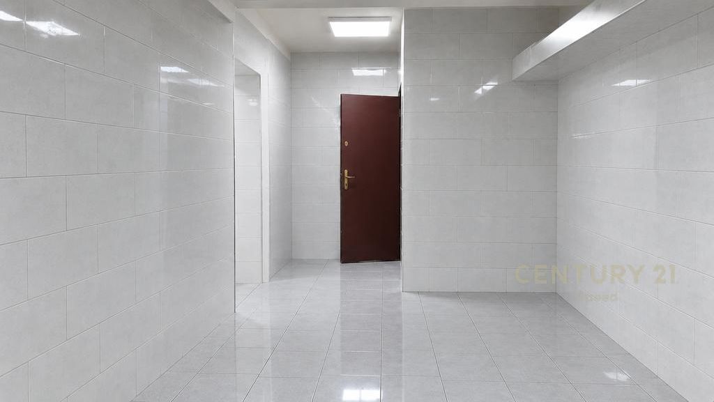 AMBIENT KOMERCIAL ME QIRA TEK MINE PEZA