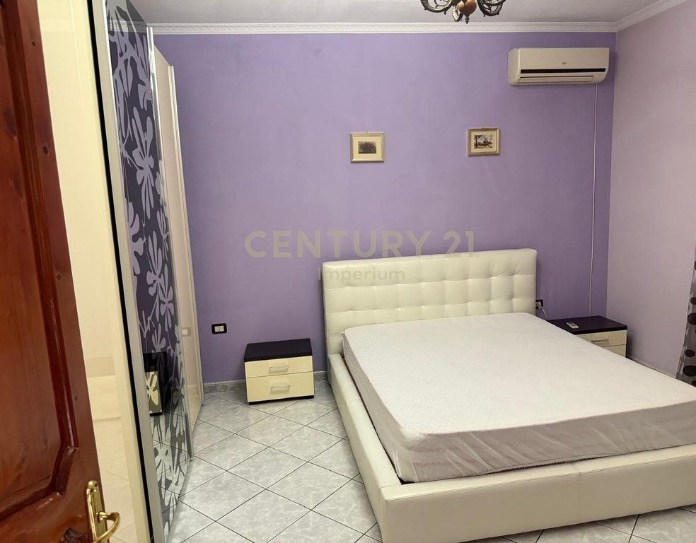 🏠 Jepet me qira apartament 2+1– Kati i dyte i nje vile ne Kombinat.