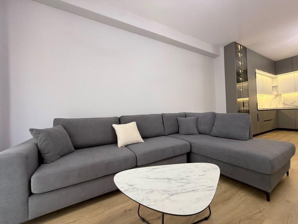 JEPET ME QIRA – KOMPLEKSI AURA  📍 Tiranë 🛏️ 2+1+2