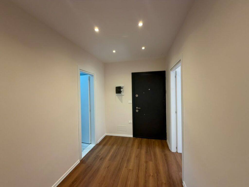 Shitet Apartament 2+1