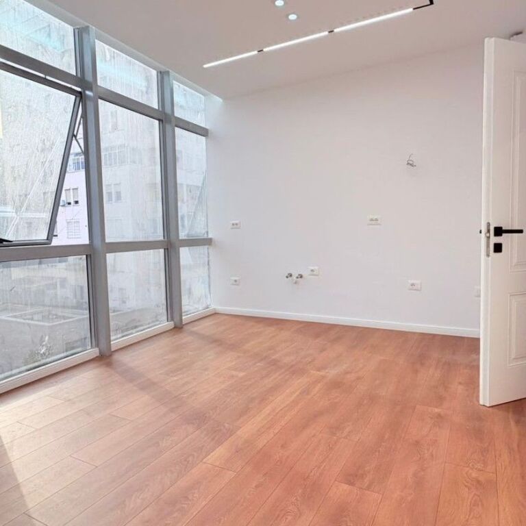 🏡 SHITET APARTAMENT 1+1 – 21 DHJETORI, TIRANË ✨