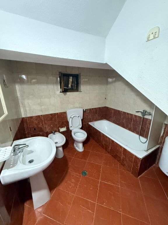 Affitto | Shtëpi private 2 + 1 | Spitali Amerikan 2 | 500 €/mese