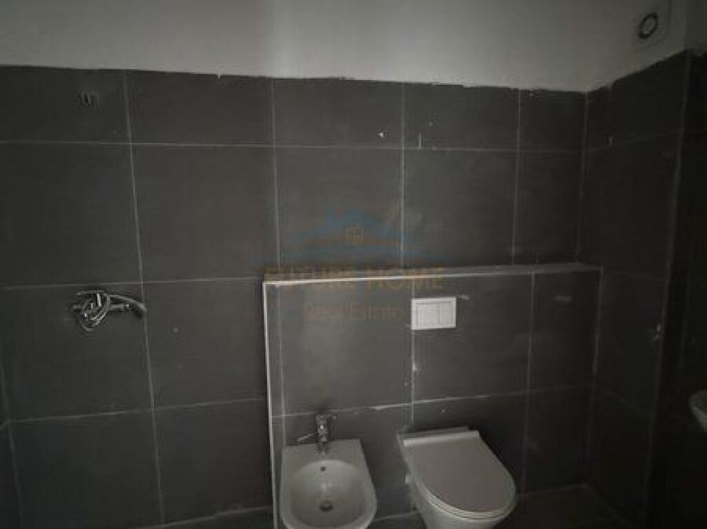 For sale, Apartment 2+1+2+ 2 Parking Spaces, Sadik Petrela Street, ASL Complex 2
