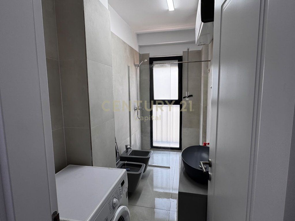 APARTAMENT 1+1 ME QIRA – BULEVARDI I RI 650 € /Muaj 60,000 Lekë /Muaj